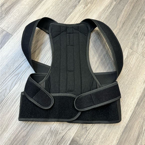 Posture Corrector For Men & Women size small - Picture 7 of 8